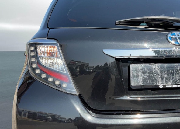 Vehicle image 17 Vehicle image 17