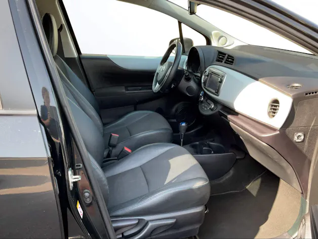 Toyota Yaris 1.5 VVT-i HSD Sol Premium