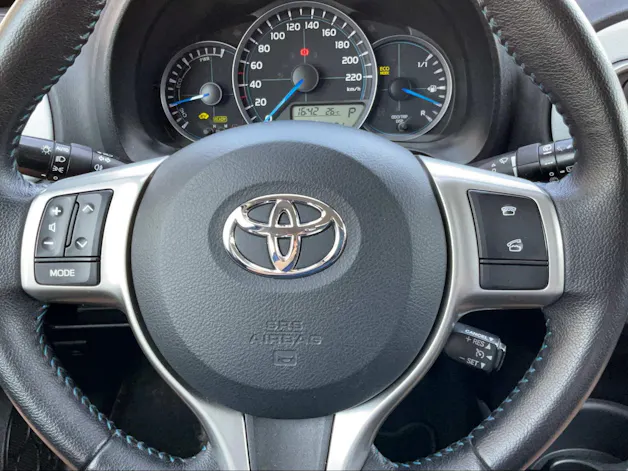Toyota Yaris 1.5 VVT-i HSD Sol Premium