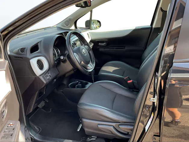 Toyota Yaris 1.5 VVT-i HSD Sol Premium