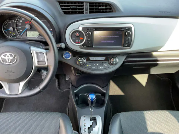 Toyota Yaris 1.5 VVT-i HSD Sol Premium