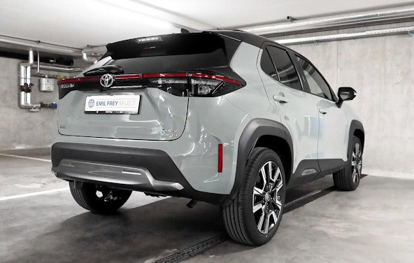 Vehicle image 15