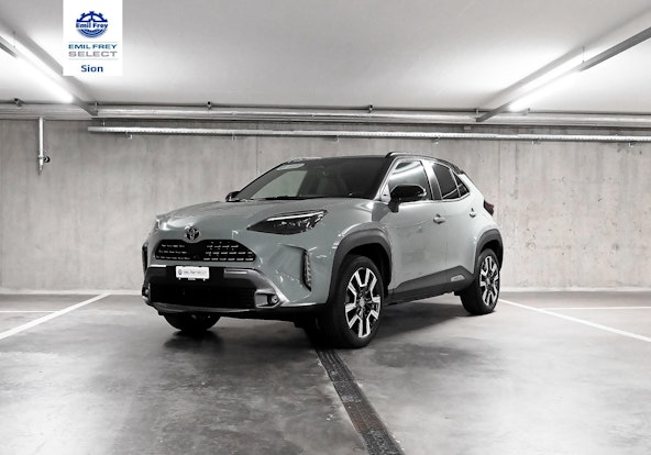 First vehicle image