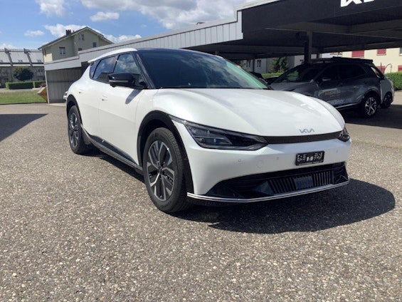 First vehicle image