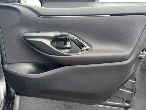 Vehicle image 33 Vehicle image 33