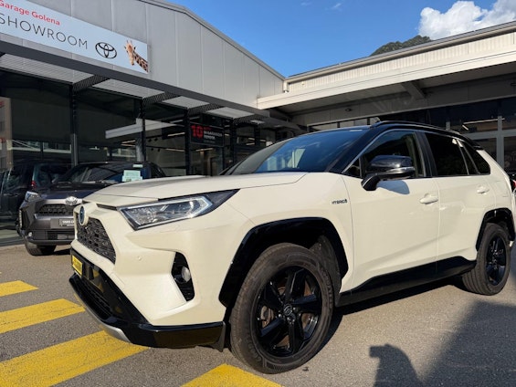 First vehicle image
