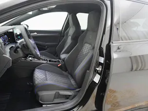VW Golf VIII 1.5 eTSI R-Line DSG