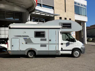 Renault Knaus R08