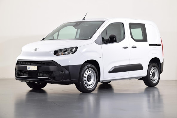 First vehicle image