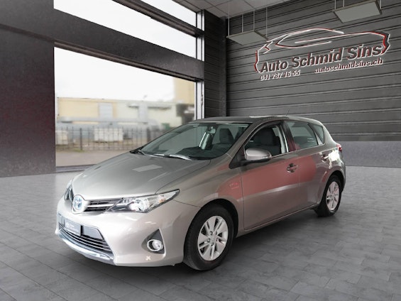 First vehicle image