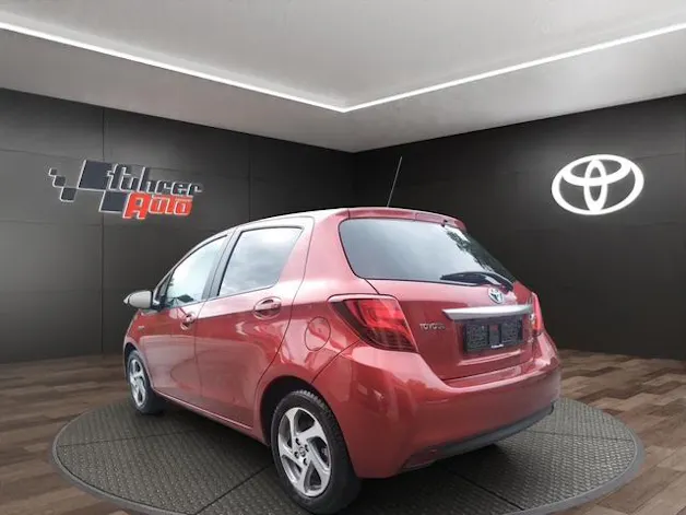 Toyota Yaris 1.5 VVT-i HSD Trend
