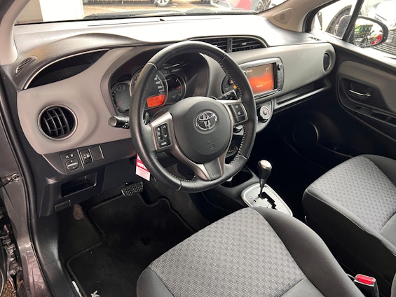 Vehicle image 7
