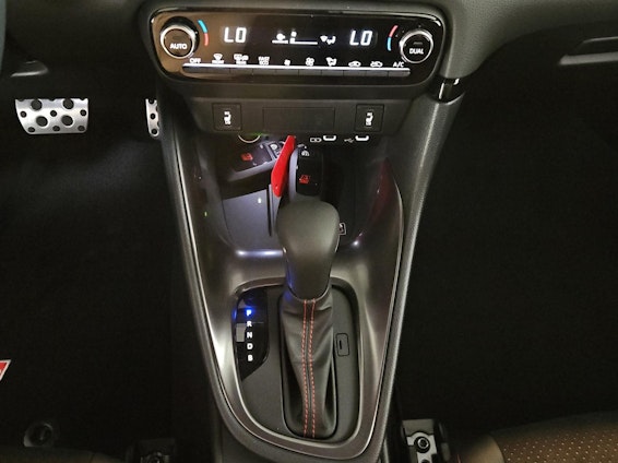 Vehicle image 16