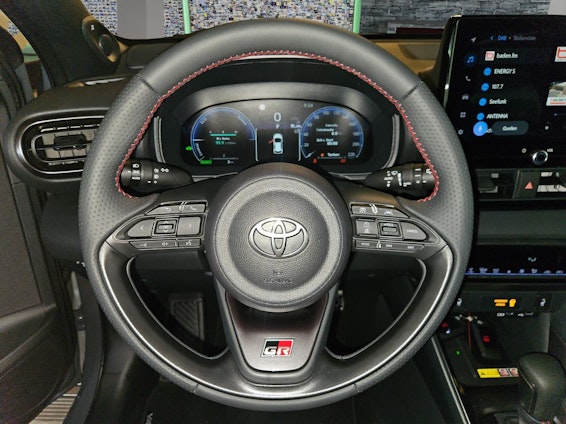 Vehicle image 10