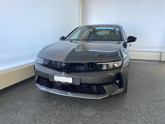 First vehicle image