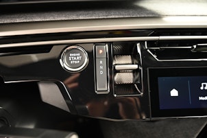 Vehicle image PEUGEOT 3008 e-Launch Edition AWD