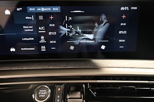 Vehicle image PEUGEOT 3008 e-Launch Edition AWD