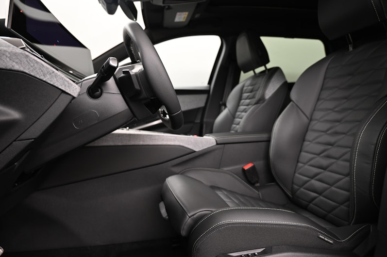 Vehicle image PEUGEOT 5008