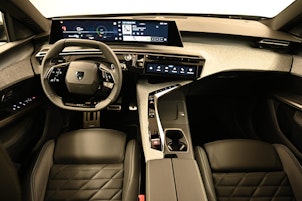 Vehicle image PEUGEOT 5008 e-Launch Edition AWD