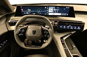 Vehicle image PEUGEOT 5008 e-Launch Edition AWD