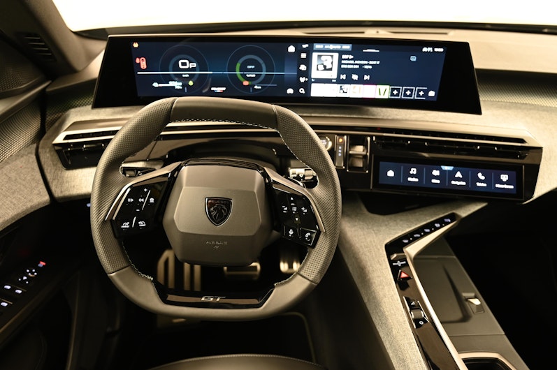 Vehicle image PEUGEOT 5008