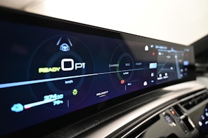 Vehicle image PEUGEOT 5008 e-Launch Edition AWD