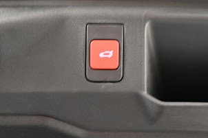 Vehicle image PEUGEOT 5008 e-Launch Edition AWD