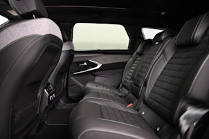 Vehicle image PEUGEOT 5008 e-Launch Edition AWD