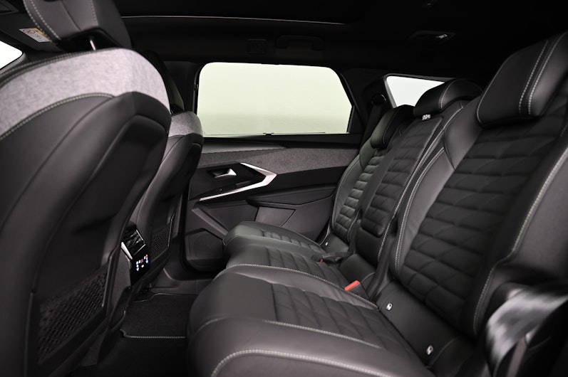 Vehicle image PEUGEOT 5008