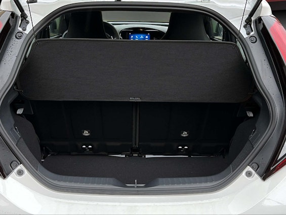 Vehicle image 6 Vehicle image 6