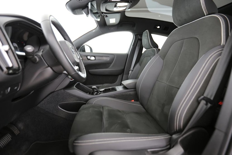 Vehicle image VOLVO C40