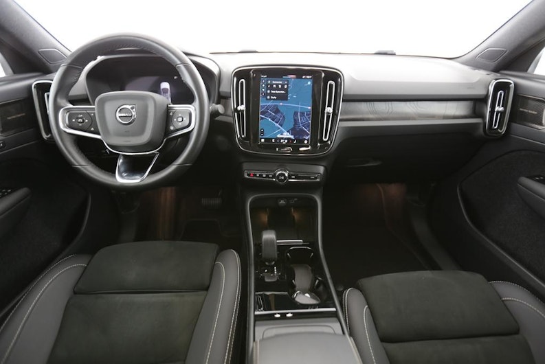 Vehicle image VOLVO C40