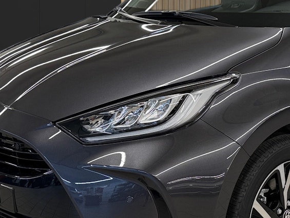 Vehicle image 8