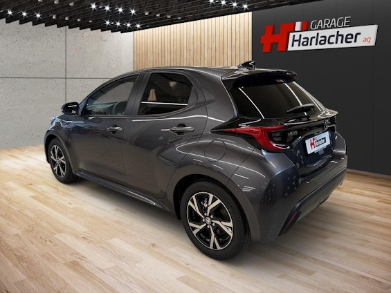 Vehicle image 6