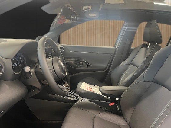 Vehicle image 10