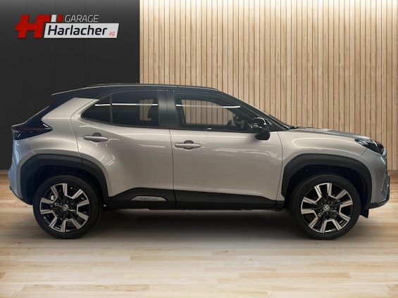Vehicle image 16