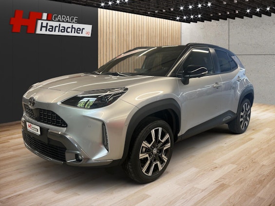 First vehicle image