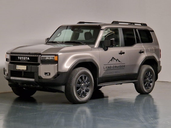 First vehicle image