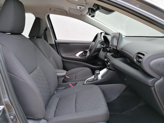 Vehicle image 6