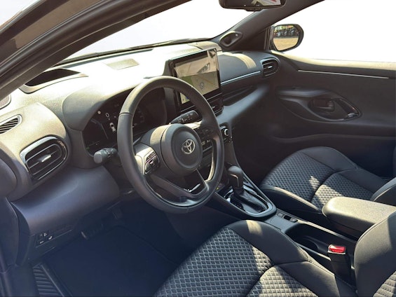 Vehicle image 6