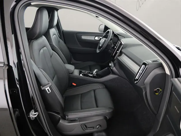 Volvo XC40 2.0 B3 MH Plus Dark