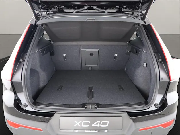 Volvo XC40 2.0 B3 MH Plus Dark