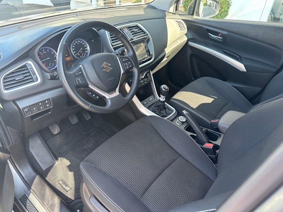 Vehicle image 7