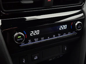 Fahrzeugbild TOYOTA Yaris Cross 1.5 VVT-i HSD Premium AWD-i