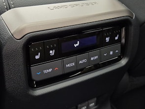 Vehicle image TOYOTA Land Cruiser 2.8 D Invincible