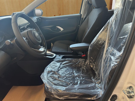 Vehicle image 7