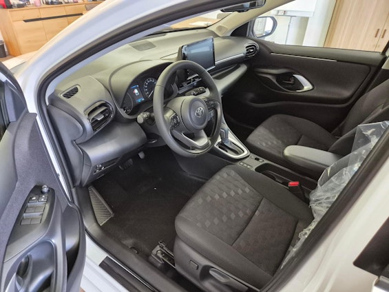 Vehicle image 6