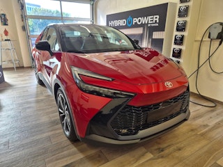 Vehicle image TOYOTA C-HR 0