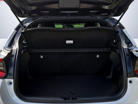 Vehicle image 4 Vehicle image 4