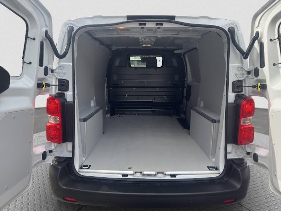 Vehicle image 9 Vehicle image 9